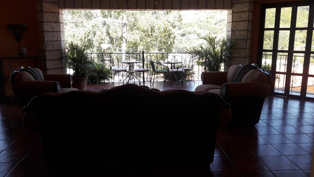 Hotel Acropolis Maya Copan ภายนอก รูปภาพ